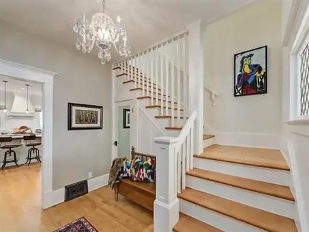 $4250 - 3 Bedroom / 3 Bathroom ARTS AND CRAFTS HOME IN CB/MISSON | Calgary