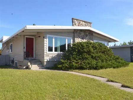 Student rental, 5 min away from the University of Calgary | 2916 Unwin Road Northwest, Calgary