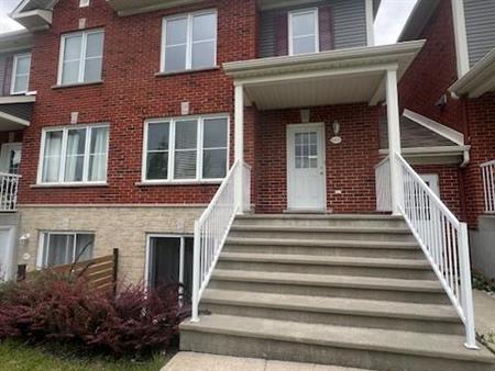 Grand Condo 5 1/2 à Loué à Brossard