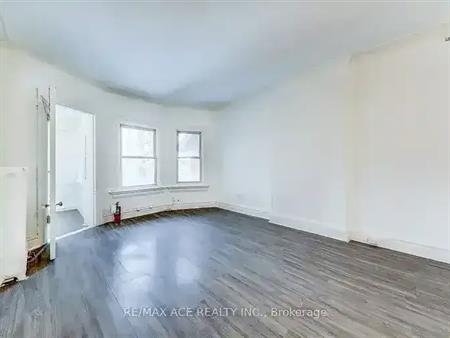 Annex Living! Steps to TTC, top eats, and fun—spacious bachelor, utilities in! | 173 Spadina Road, Toronto