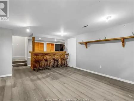 490 KENWOOD | 490 KENWOOD, LaSalle