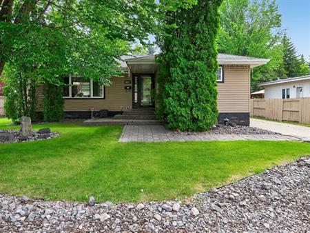Spacious 4-Bedroom Bungalow in Parkview with Stunning Backyard Oasis | 8807 142 Street Northwest, Edmonton