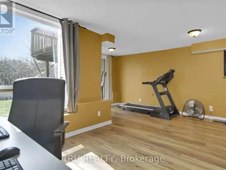 33 HIGHMONT COURT | 33 HIGHMONT COURT, Ottawa