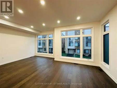330 FOLIAGE PRIVATE | 330 FOLIAGE PRIVATE, Ottawa