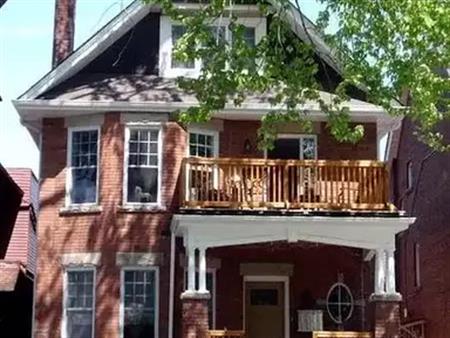 Spacious 2-bedroom, 2-bath, 3-storey home on a prime street in the desirable Annex neighborhood. | 543 Palmerston Boulevard, 