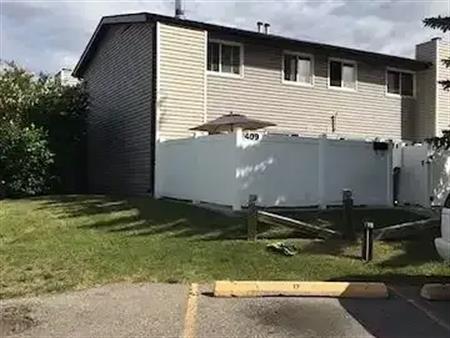 Townhome End Unit | 409 Pinemont Gate NE, Calgary