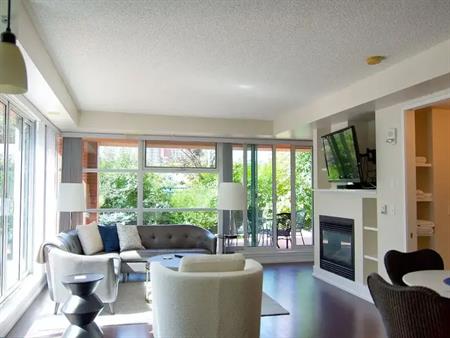 Sunny West facing condo i Eau Claire | 205 Riverfront Ave SW, Calgary