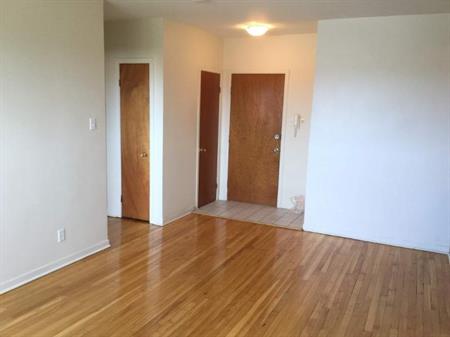 1 CH - 1 SDB - Montréal - $1,350 /mo