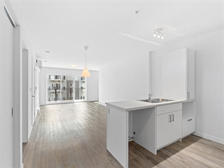 Logement 3 1/2 DEN+PISCINE INCLUS