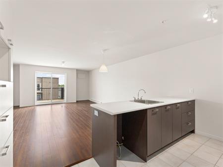 Logement 4 1/2 AVEC Garage Inclus