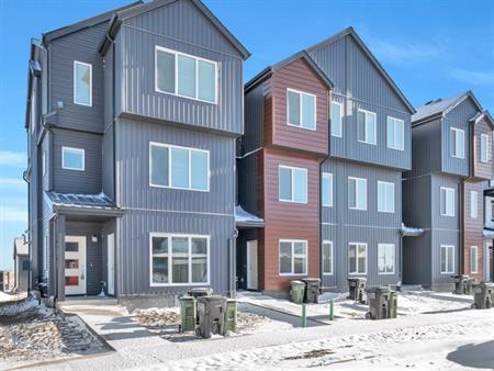 Beautiful 1 Bed 1 Bath with Private Entry | 5243 21a Ave Sw, Edmonton