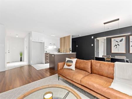 4 1/2 logement/ appartement/ condo avec garage
