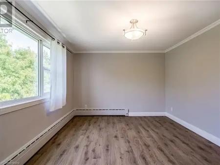 2052 COURTLAND Drive Unit# 403 | 2052 COURTLAND Drive Unit# 403, Burlington