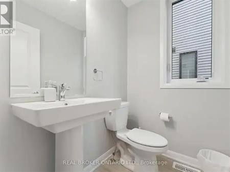 242 TULLAGHAN HEIGHTS | 242 TULLAGHAN HEIGHTS, Ottawa