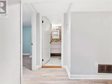 BASEMENT - 33 CONNISTON AVENUE | BASEMENT - 33 CONNISTON AVENUE, Ottawa