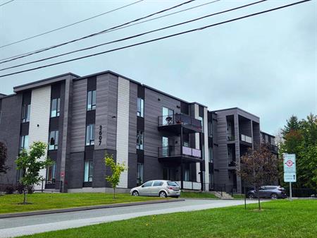 3 ½ NEUF | PLATEAU MCCREA | AOÛT
