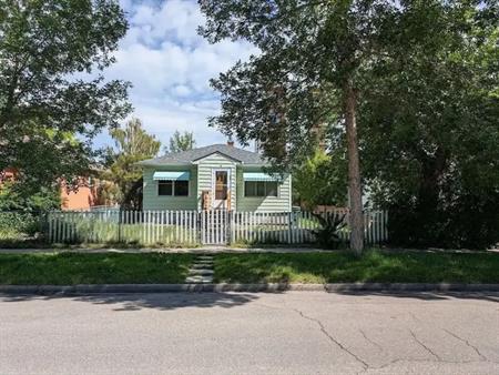 Charming Inner-City Bungalow for Rent in Renfrew | 424 15 Avenue Northeast, Calgary