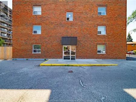3905 RIVERSIDE DRIVE East Unit# 203 | 3905 RIVERSIDE DRIVE East Unit# 203, Windsor