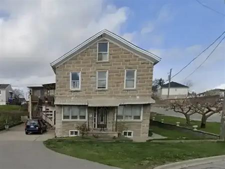 2 BED + 1 BATH TRIPLEX UNIT IN THOROLD | 55 John Street, Thorold