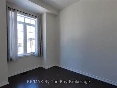 218 ROY DRIVE | 218 ROY DRIVE, Clearview
