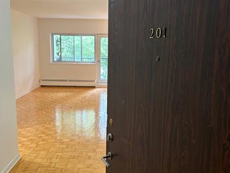 2 CH - 1 SDB - Montréal - $1,600 /mo
