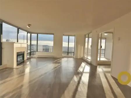 HUGE spacious updated CONDO with EXPANSIVE VIEWS in Quiet Building! | 8 Laguna Court, New Westminster
