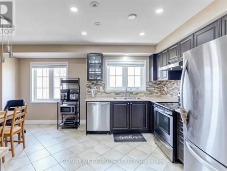 385 ROSSLAND ROAD E | 385 ROSSLAND ROAD E, Ajax