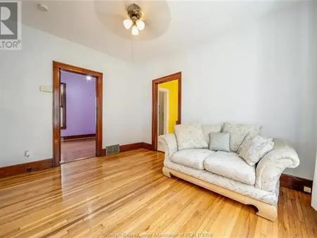 552 ELM AVENUE | 552 ELM AVENUE, Windsor
