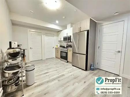 Spacious Legal Suite in Keswick | In-Suite Laundry | Extra Den | Cats OK | 8020 Kiriak Link Southwest, Edmonton
