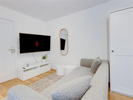 Bachelor - 1755 Rue Saint-Denis, Montréal