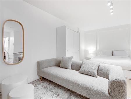 Bachelor - 1755 Rue Saint-Denis, Montréal
