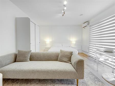 Bachelor - 1755 Rue Saint-Denis, Montréal