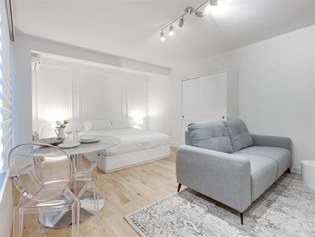 Bachelor - 1755 Rue Saint-Denis, Montréal