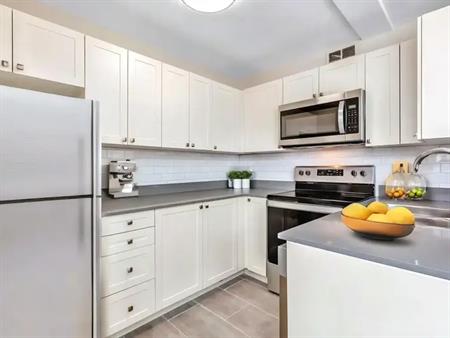 Colonel By Towers | 315 Holmwood Avenue, Ottawa