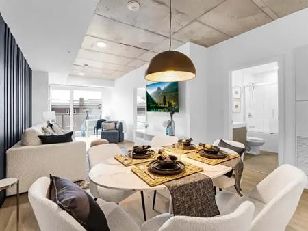 Carlton West | 1655 Carling Avenue, Ottawa