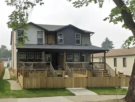 Modern 4 Bedroom Upper Suite – 1 Month Free on 13-Month Lease | Beacon Heights | SF240 | 12034 41 Street Northwest, Edmonton