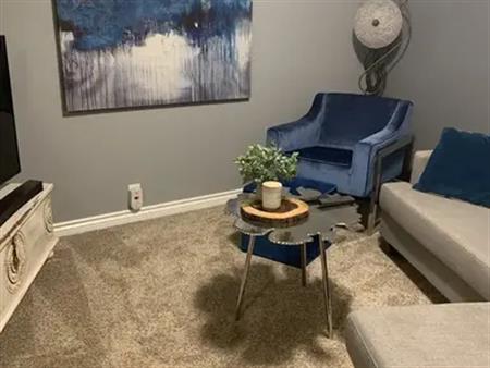 choice of room on upper or lower floor with own bathroom | 15 - 28 Berwick Crescent Northwest, Calgary