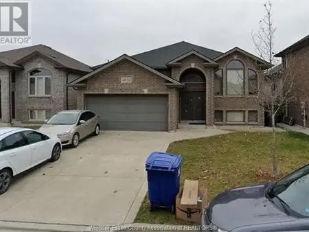 4832 PERIWINKLE CRESCENT | 4832 PERIWINKLE CRESCENT, Windsor