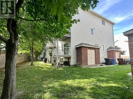 251 KELTIE PRIVATE | 251 KELTIE PRIVATE, Ottawa