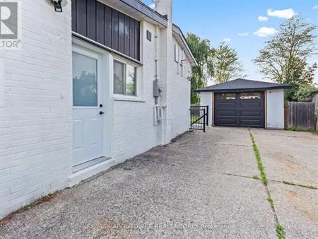 LOWER - 523 PINEGROVE ROAD | LOWER - 523 PINEGROVE ROAD, Oakville
