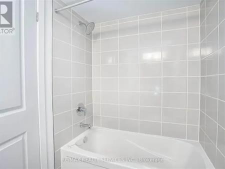 32 - 205 WEST OAK TRAIL | 32 - 205 WEST OAK TRAIL, Kitchener