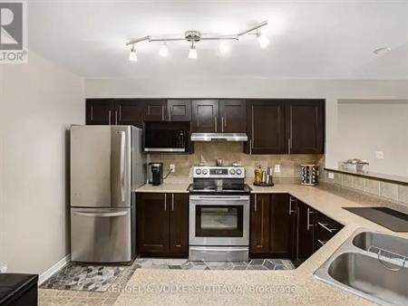 393 MEILLEUR PRIVATE | 393 MEILLEUR PRIVATE, Ottawa