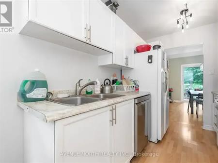 98 PICKWICK DRIVE | 98 PICKWICK DRIVE, Ottawa
