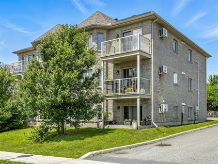 Beau Condo De 2 Chambres- Aylmer