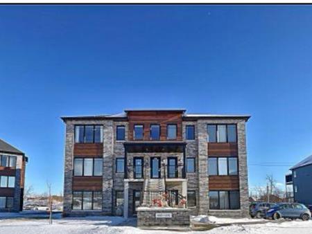 Condo à Louer 5 1/2 électros Inclus