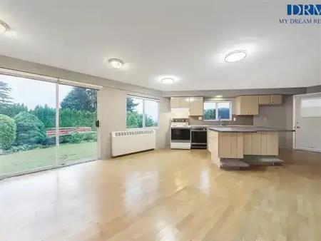 D221 - Spacious 2 Bedroom Lower Suite with Private Entry in Burnaby | 4342 Southwood Street, Burnaby