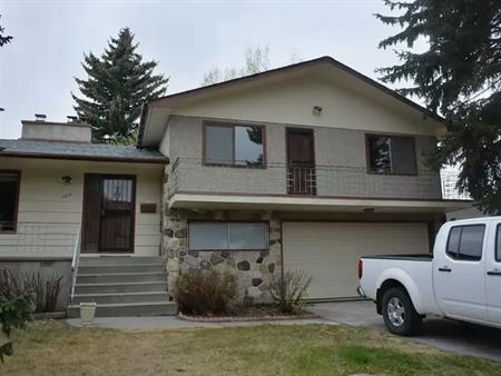 4 Bed House Main Floor - Quiet Neighbourhood - Central Location | 3215 15 Street Northwest, Calgary