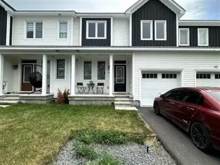 44 CHASING GROVE | 44 CHASING GROVE, Ottawa