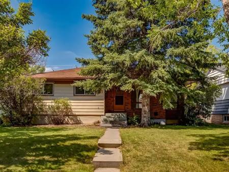 GREAT LOCATION BUNGALOW FOR RENT WITH LARGE YARD AND GARAGE | 2815 18 Street Northwest, Calgary