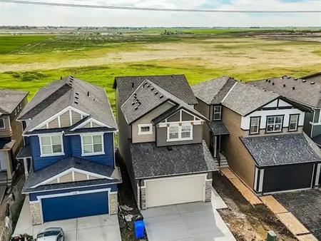 4 bedroom with 3 Full Bath walkout on green space | 262 Hotchkiss Manor SE, Calgary